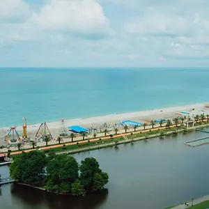 nuage-1st-line-sea-view-apartments.batumihotels.net/